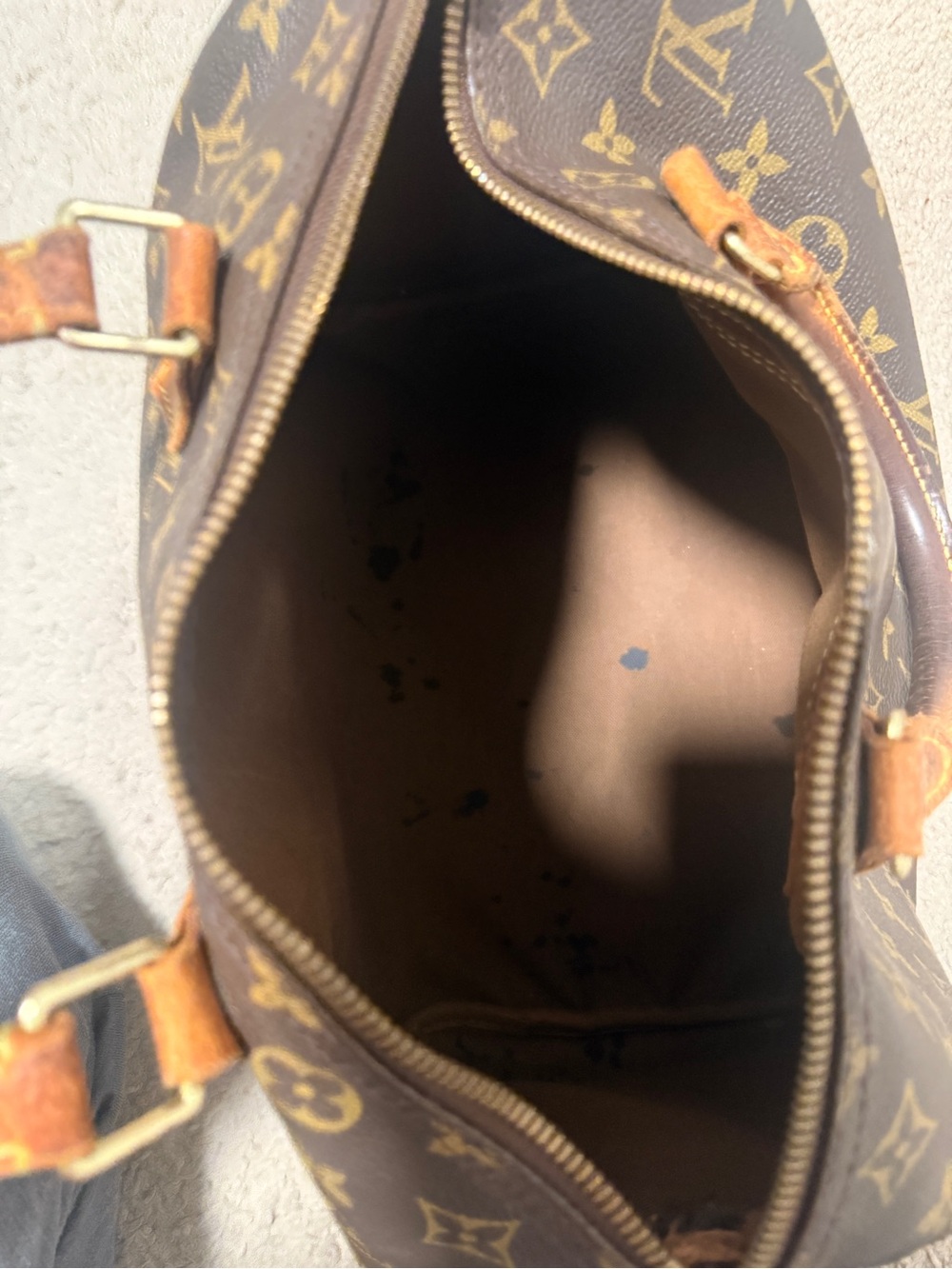 Authentic Louis Vuitton Brown Monogram Canvas Speedy 30 - Picture 6 of 10